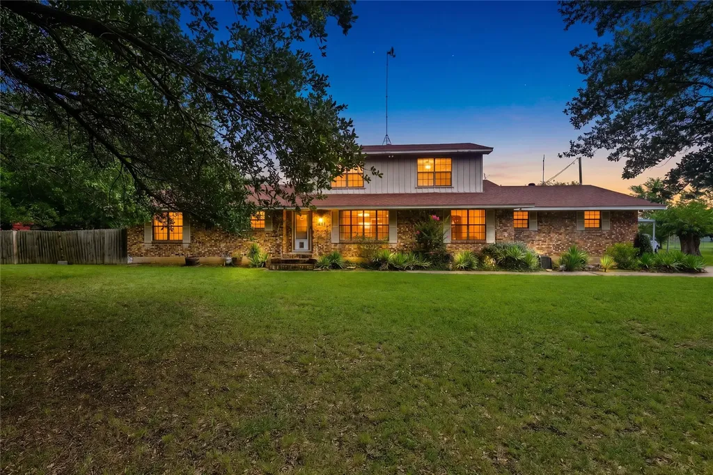 408 E Mulberry Street Leonard TX 75452