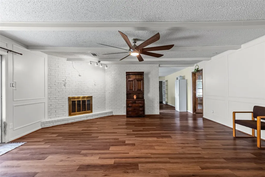 408 E Mulberry Street Leonard TX 75452