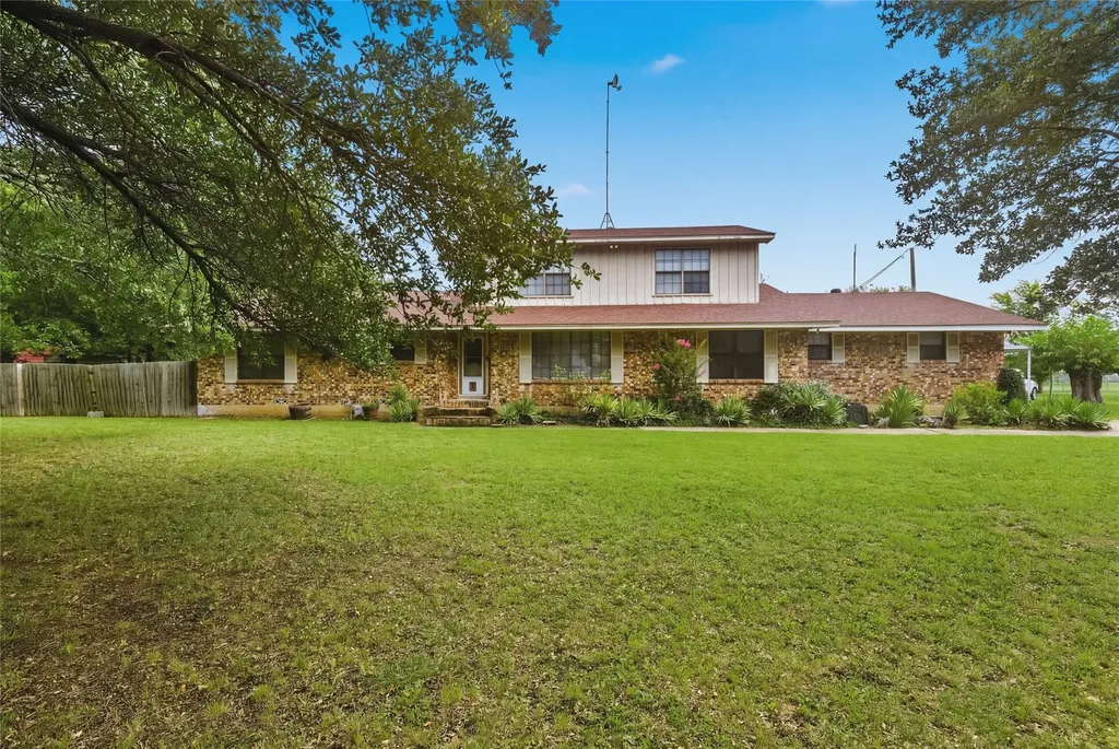 408 E Mulberry Street Leonard TX 75452