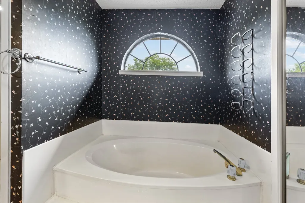 408 E Mulberry Street Leonard TX 75452