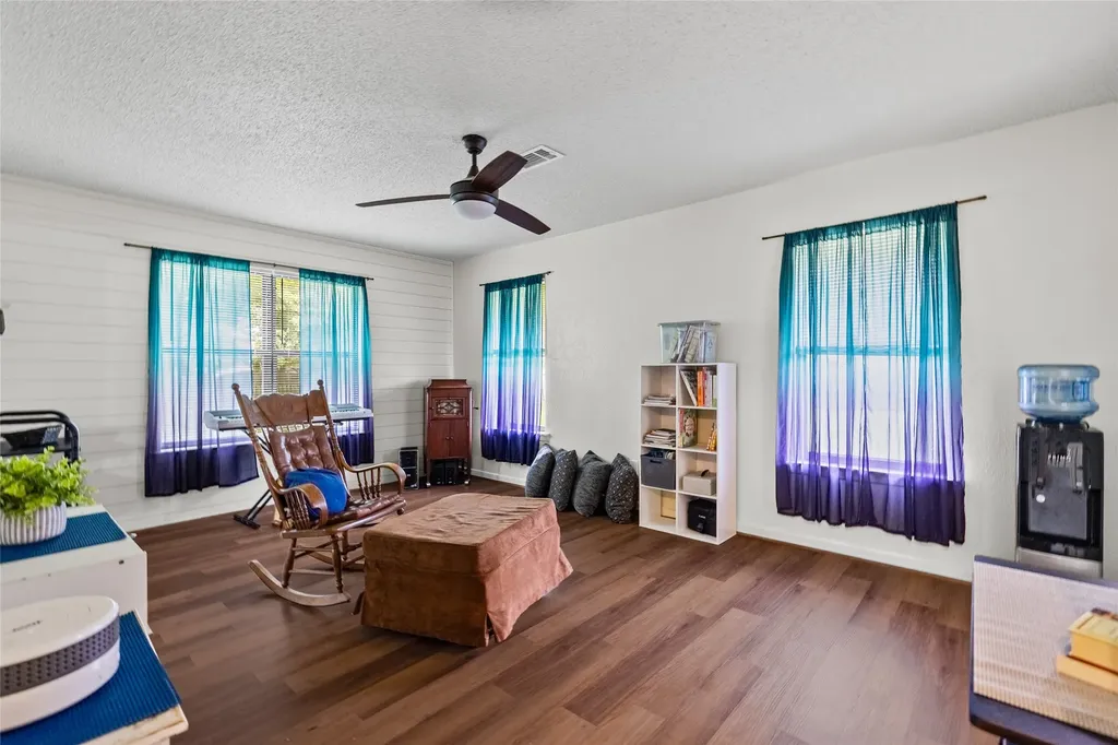 408 E Mulberry Street Leonard TX 75452