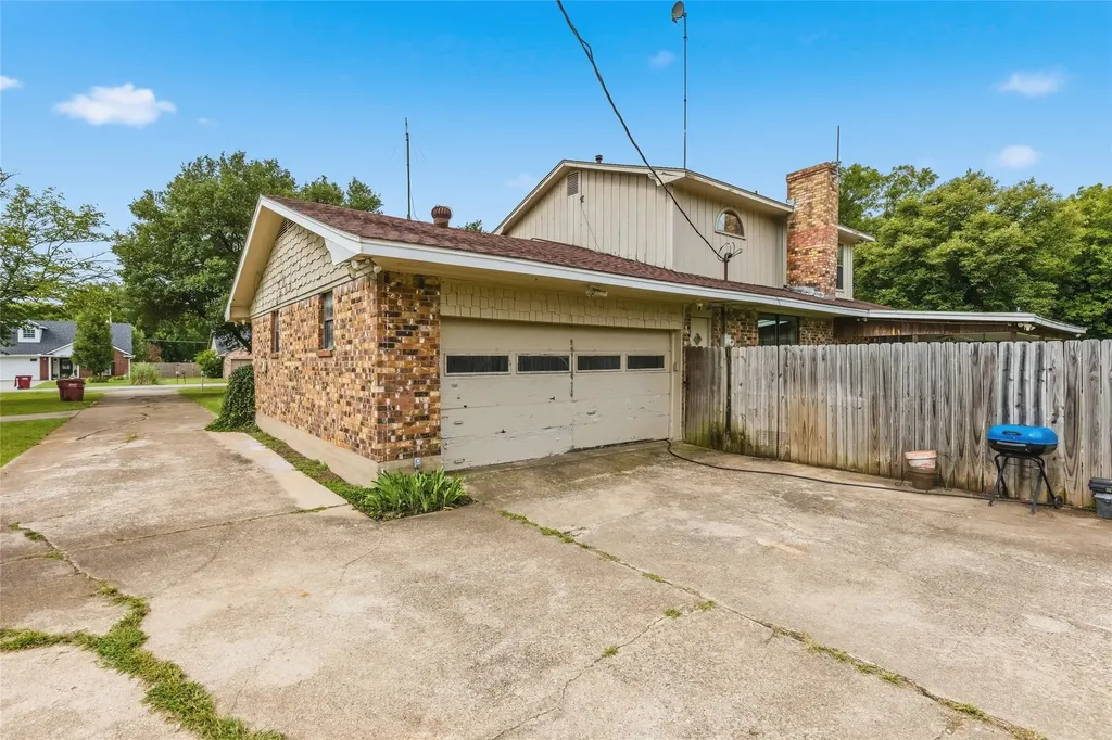 408 E Mulberry Street Leonard TX 75452