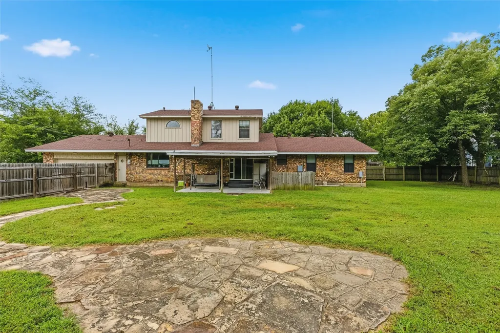 408 E Mulberry Street Leonard TX 75452