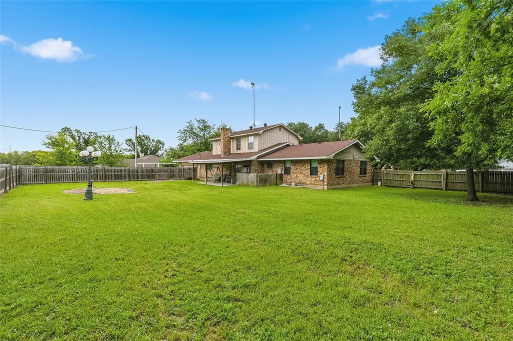 408 E Mulberry Street Leonard TX 75452