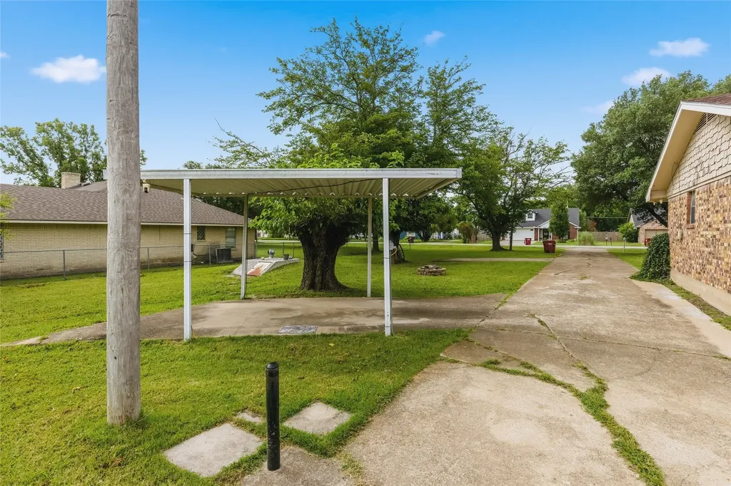 408 E Mulberry Street Leonard TX 75452