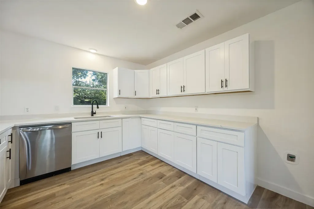 2415 W Morton Street Denison TX 75020