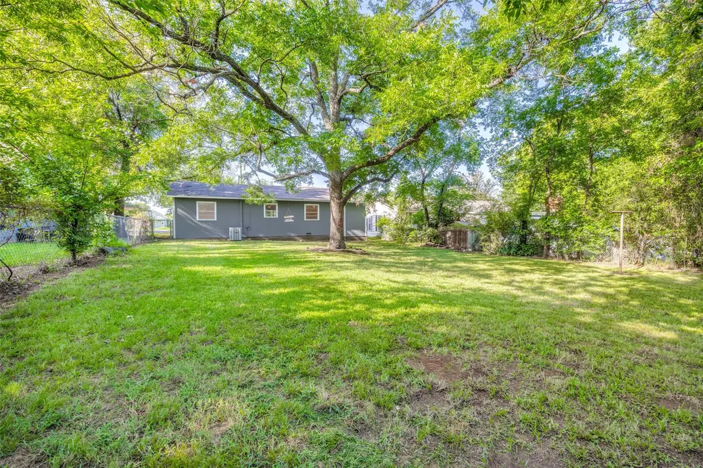 2415 W Morton Street Denison TX 75020