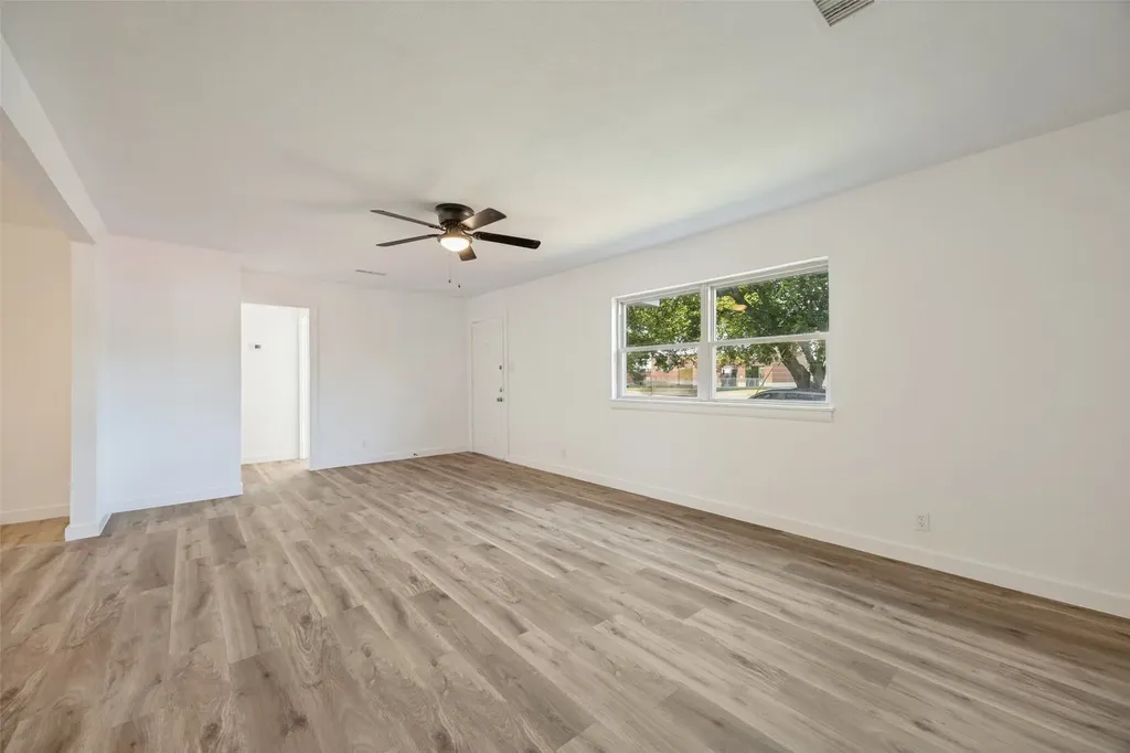 2415 W Morton Street Denison TX 75020