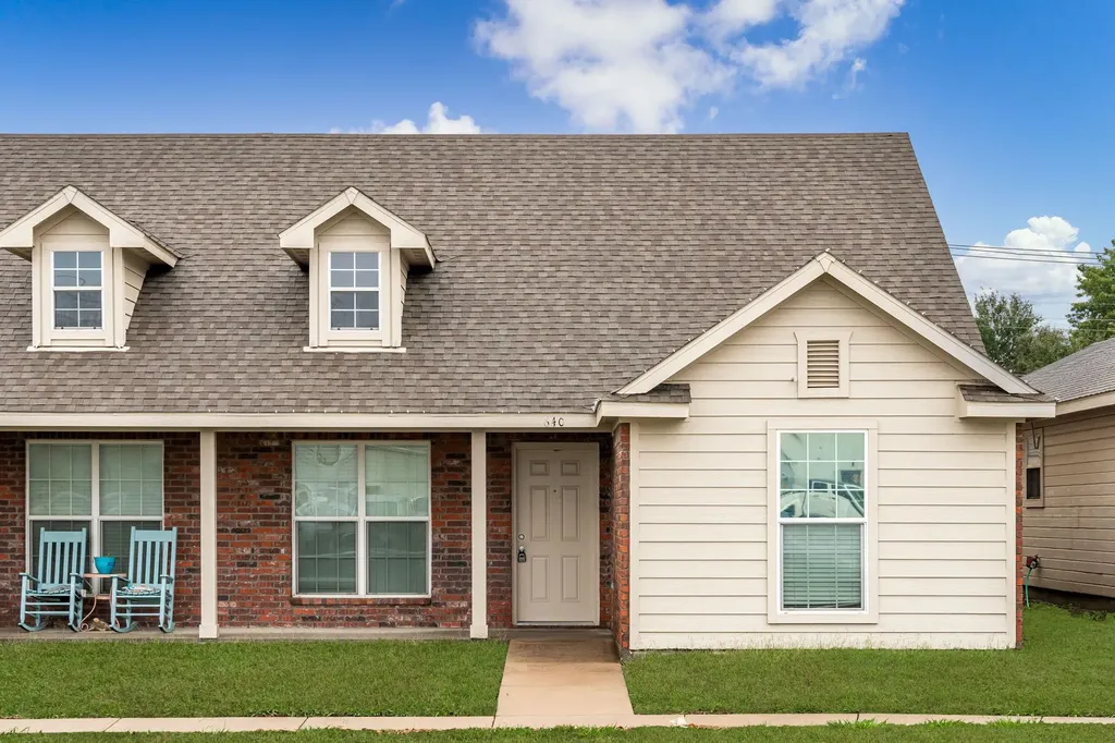 640 W Marshall Street Van Alstyne TX 75495