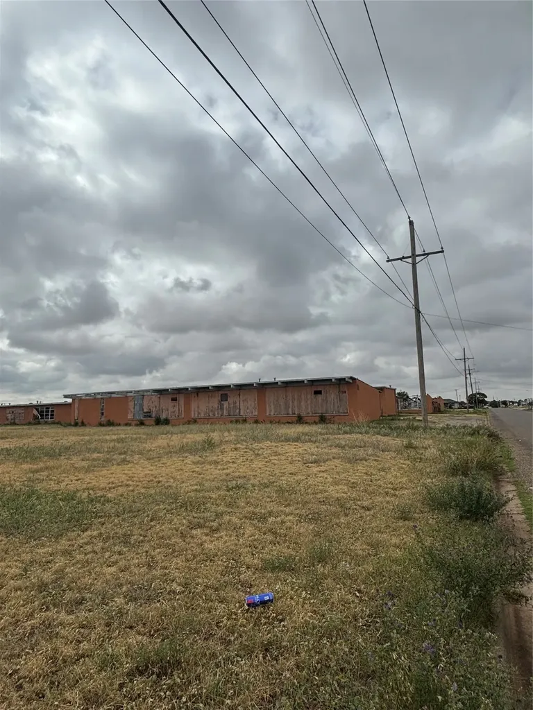 1900 Walter Griffin Street Plainview TX 79072