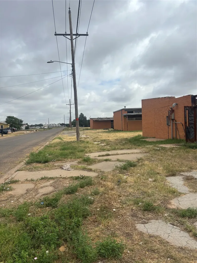 1900 Walter Griffin Street Plainview TX 79072