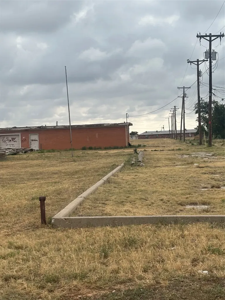 1900 Walter Griffin Street Plainview TX 79072