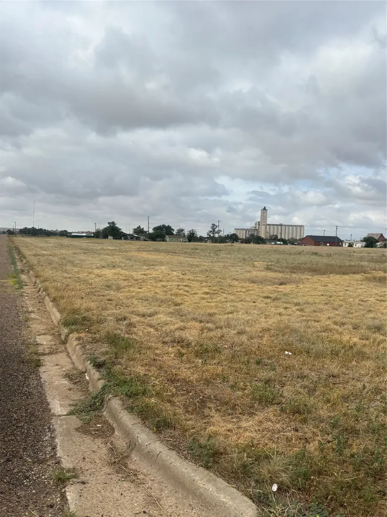 1900 Walter Griffin Street Plainview TX 79072