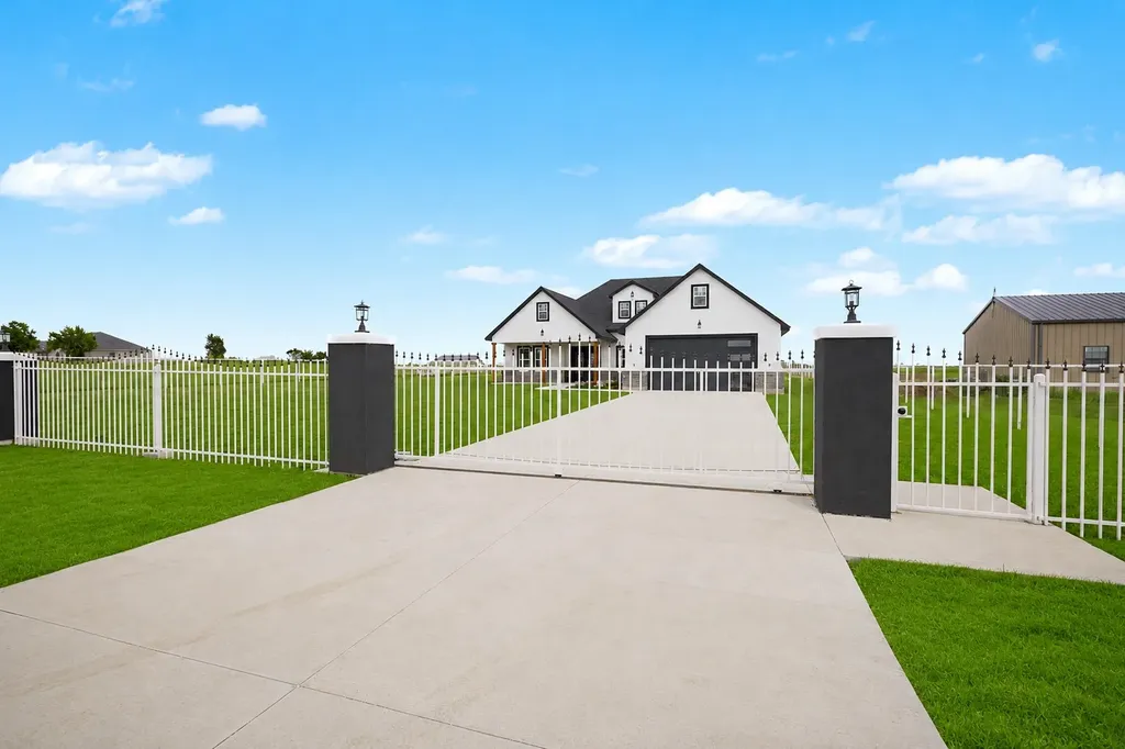 3964 County Road 200 Valley View TX 76272