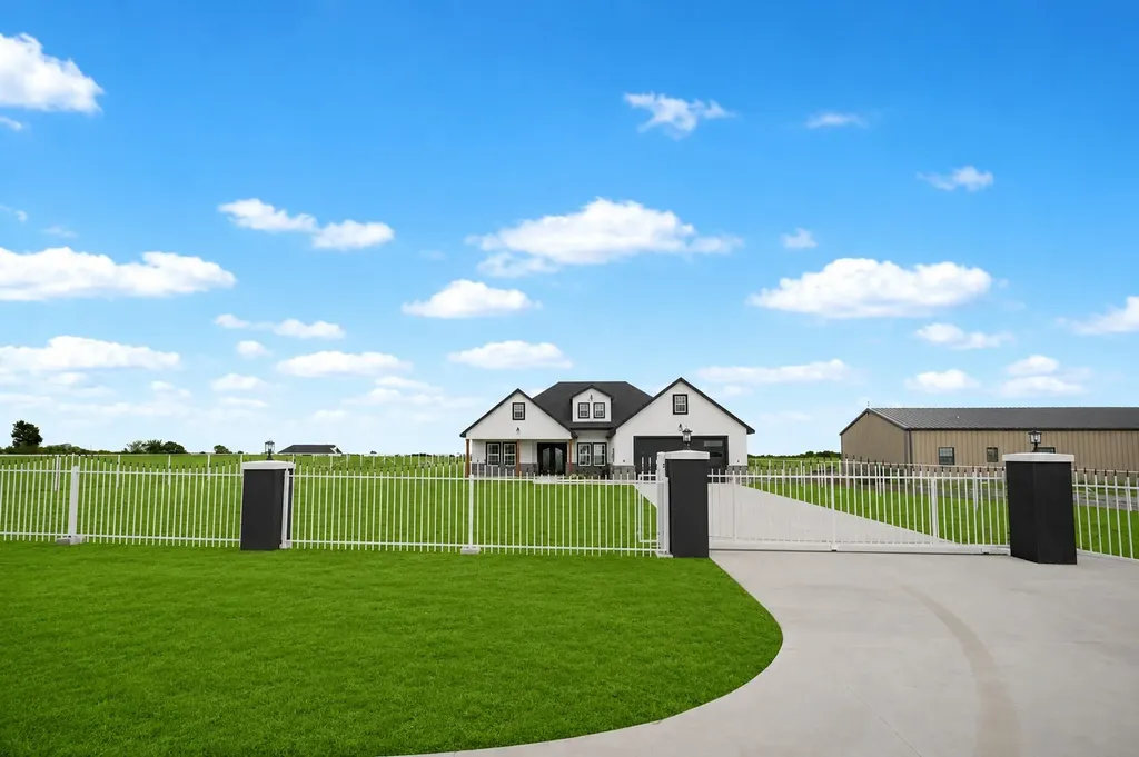 3964 County Road 200 Valley View TX 76272