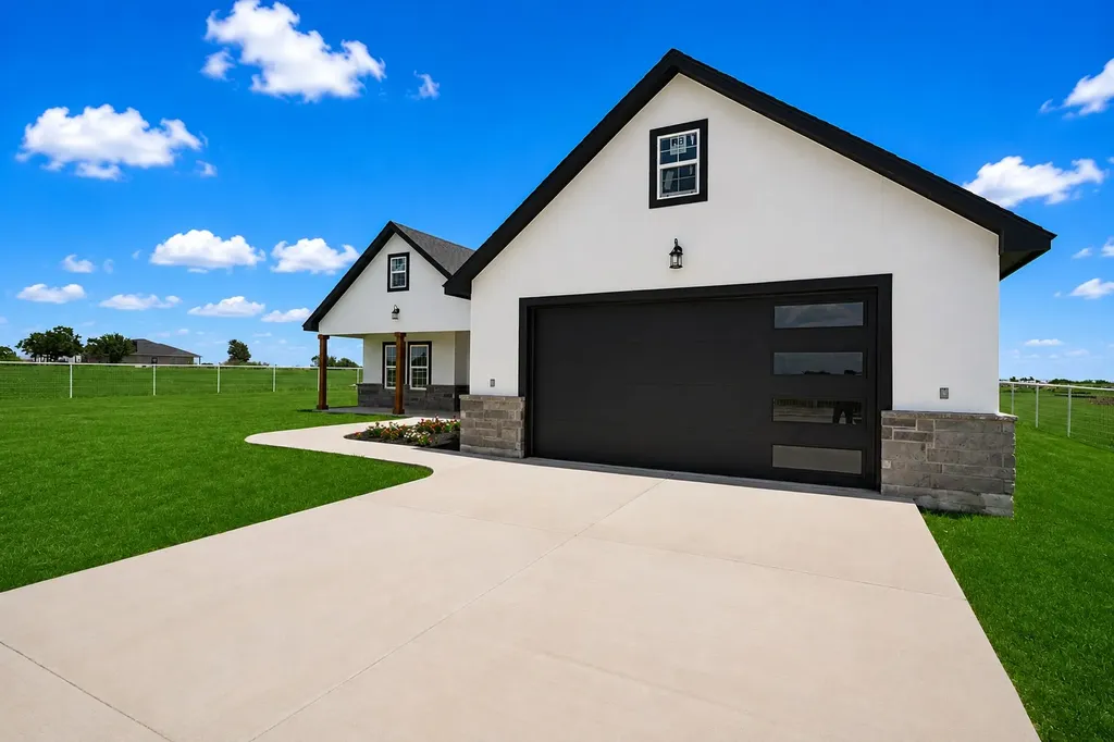 3964 County Road 200 Valley View TX 76272
