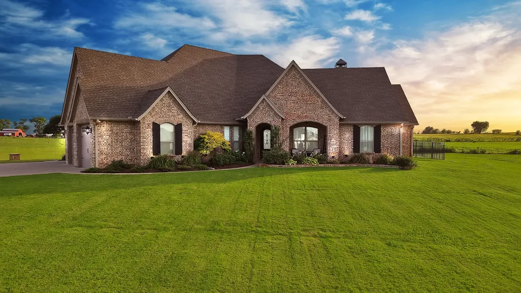 9688 Whispering Creek Terrace Grandview TX 76050