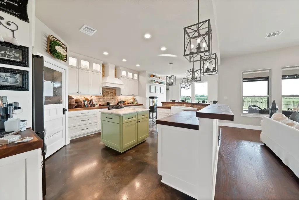 9688 Whispering Creek Terrace Grandview TX 76050
