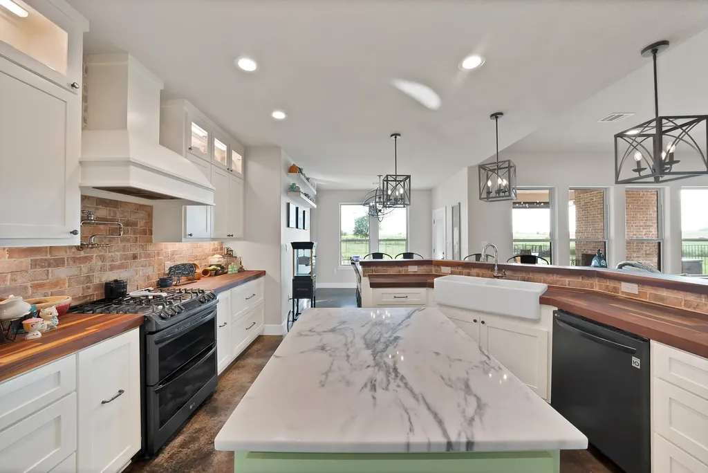 9688 Whispering Creek Terrace Grandview TX 76050