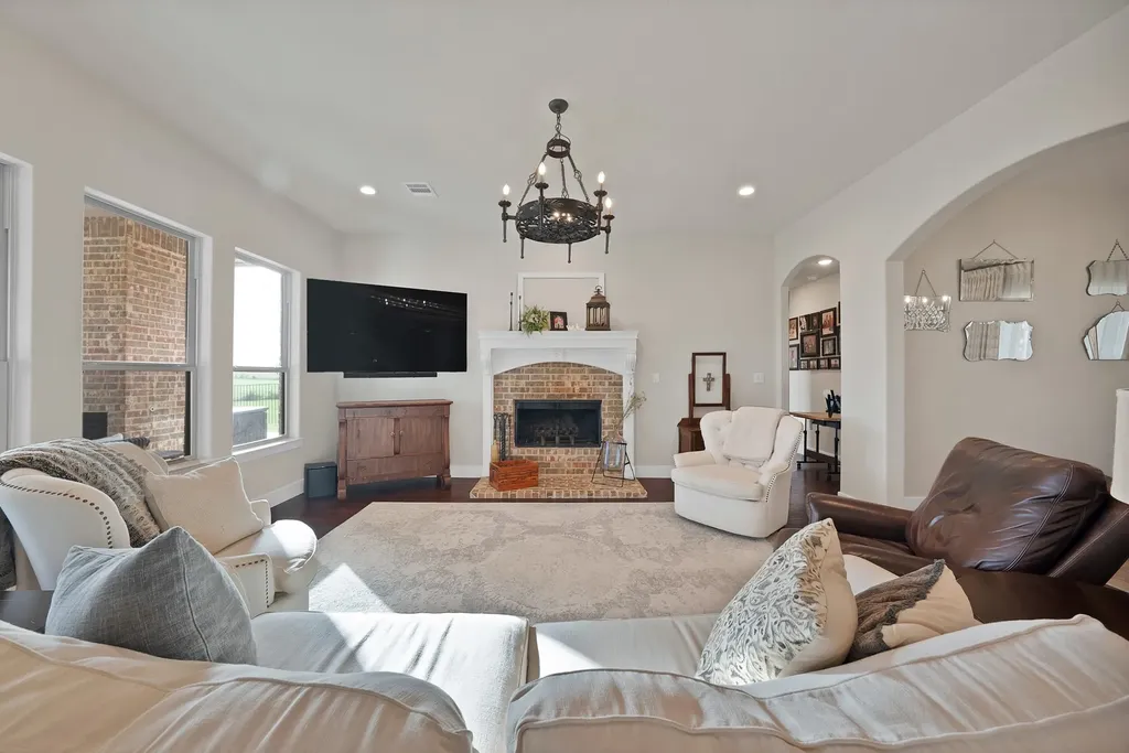 9688 Whispering Creek Terrace Grandview TX 76050