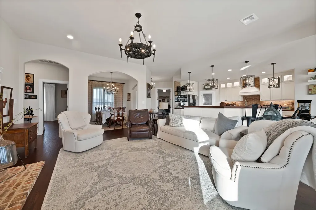 9688 Whispering Creek Terrace Grandview TX 76050