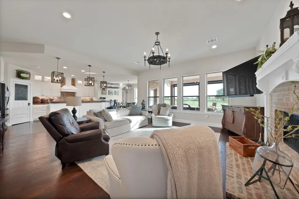 9688 Whispering Creek Terrace Grandview TX 76050