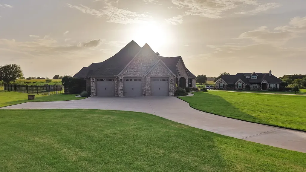 9688 Whispering Creek Terrace Grandview TX 76050