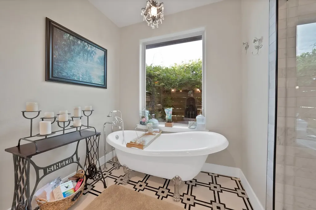 9688 Whispering Creek Terrace Grandview TX 76050