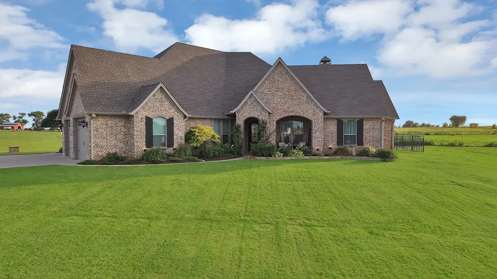 9688 Whispering Creek Terrace Grandview TX 76050