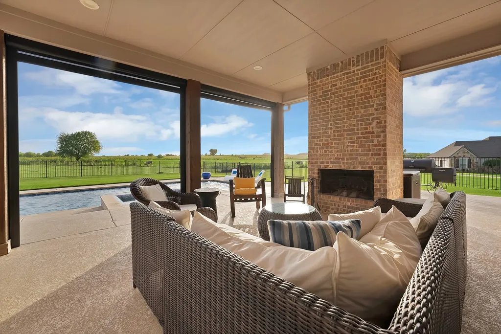 9688 Whispering Creek Terrace Grandview TX 76050