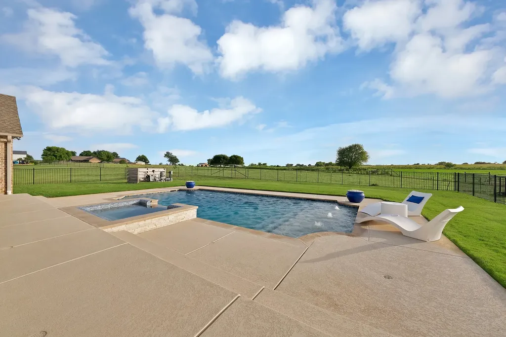 9688 Whispering Creek Terrace Grandview TX 76050