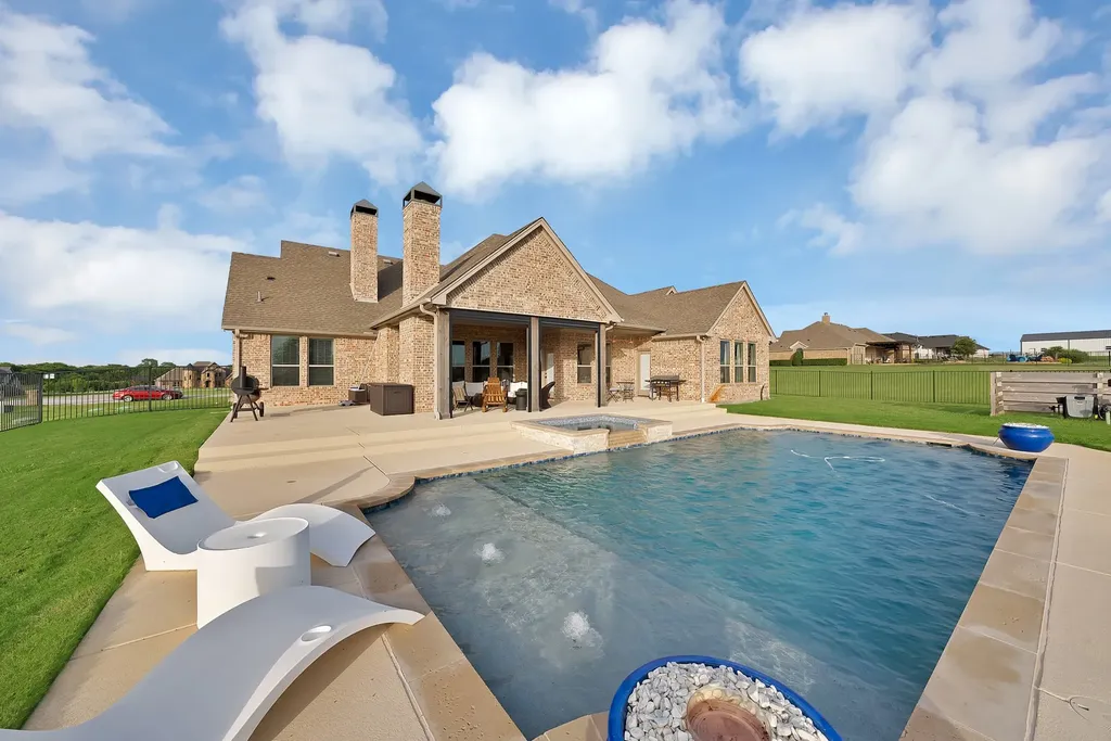 9688 Whispering Creek Terrace Grandview TX 76050