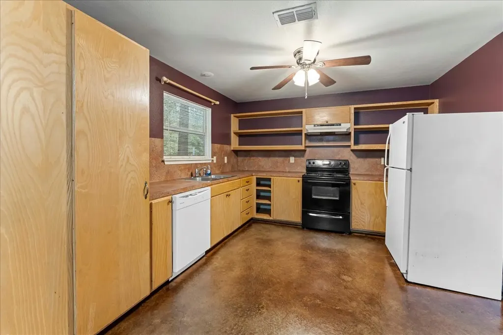 230 Private Road 7422 Hawkins TX 75765