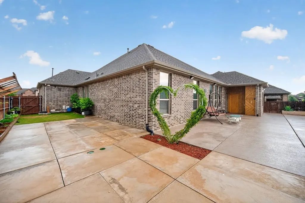 1320 Cecilia Court Arlington TX 76002