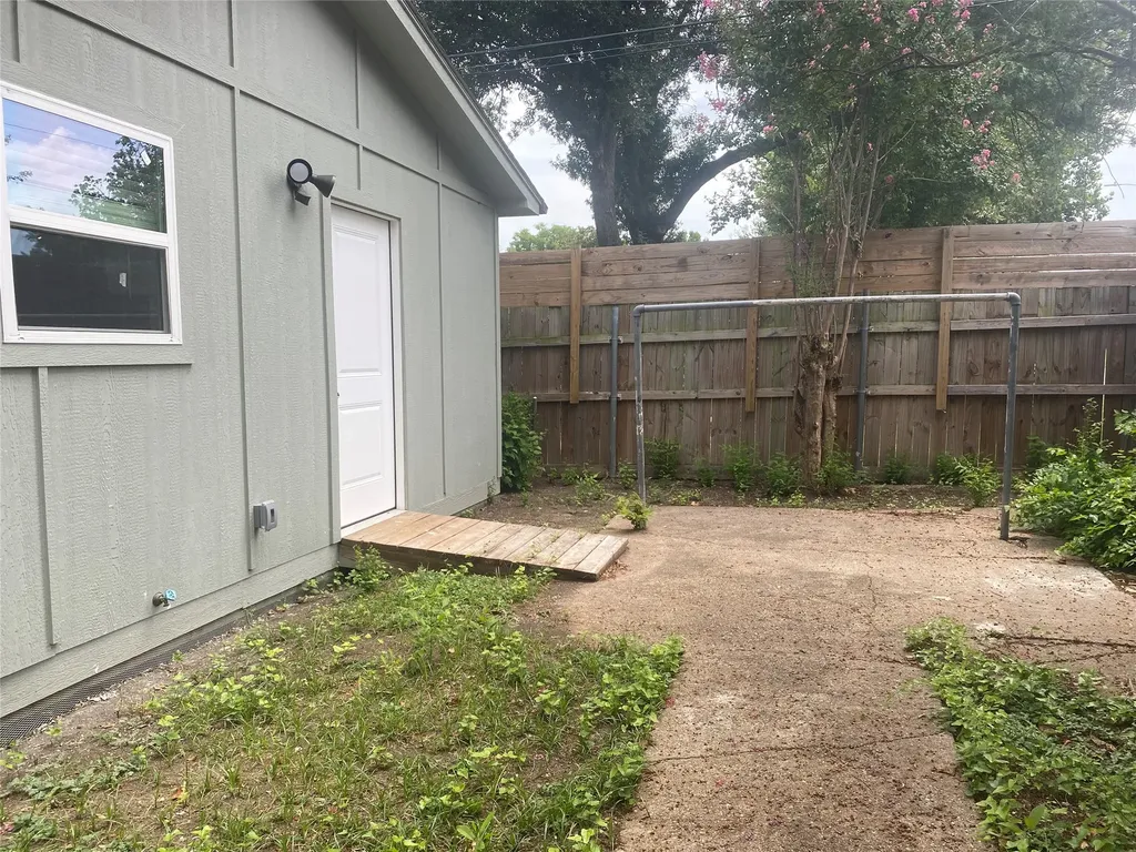 212 Washington Street Garland TX 75040