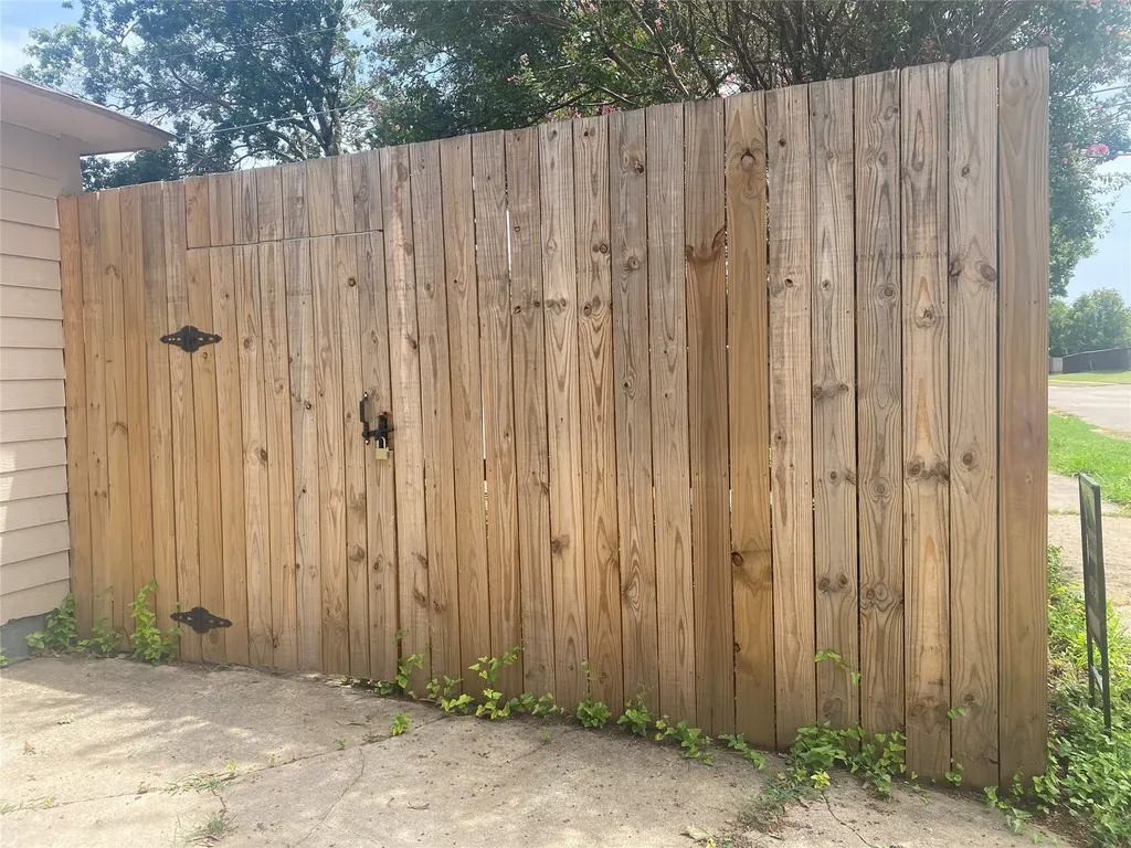 212 Washington Street Garland TX 75040
