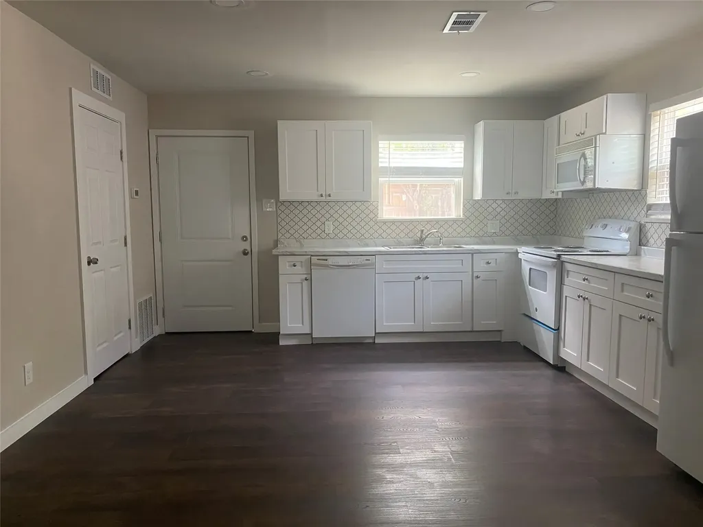 212 Washington Street Garland TX 75040