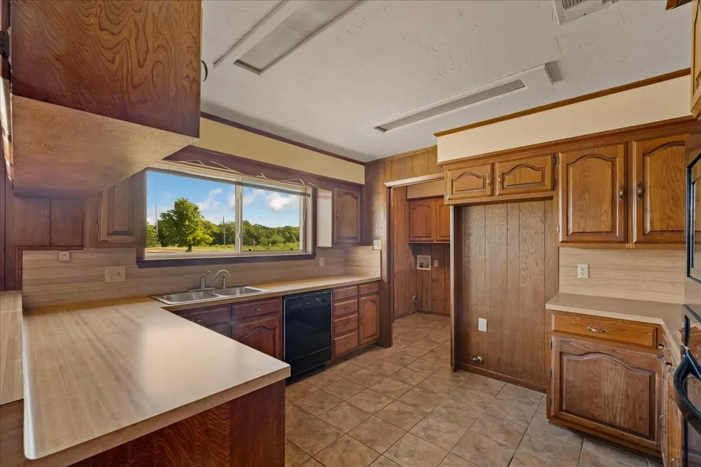 3168 County Road 2182 Greenville TX 75402