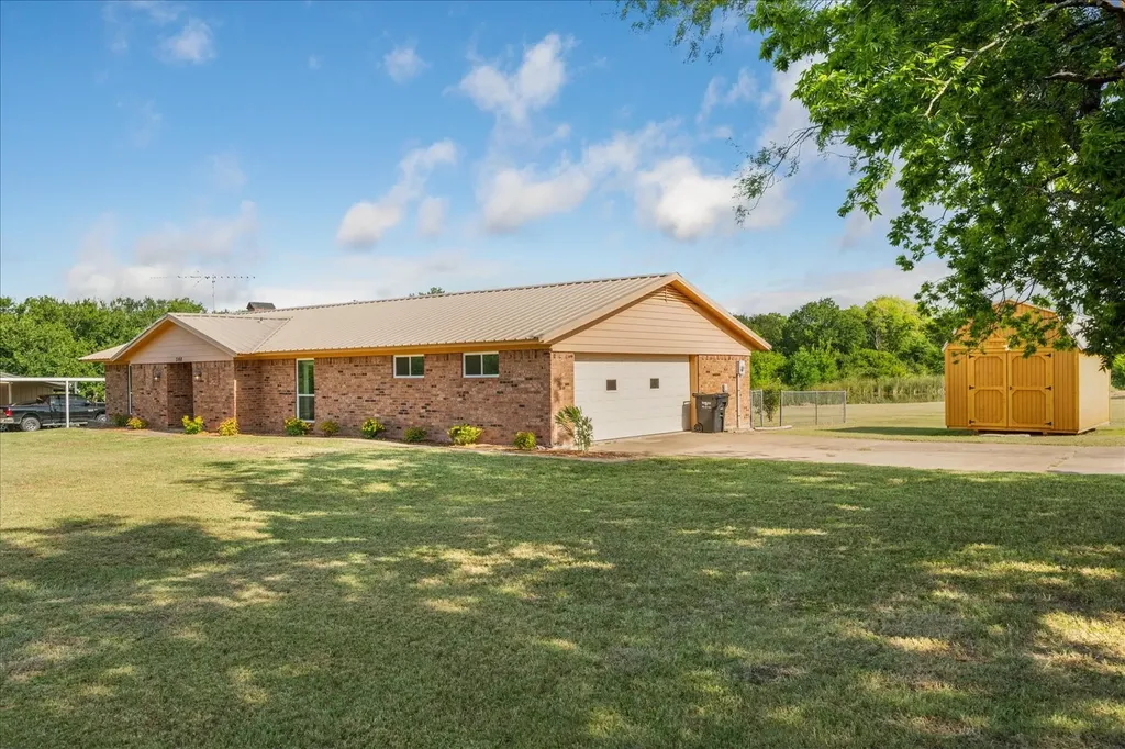 3168 County Road 2182 Greenville TX 75402