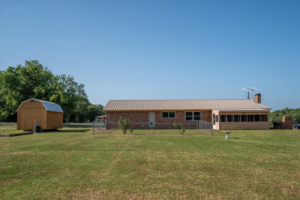 3168 County Road 2182 Greenville TX 75402