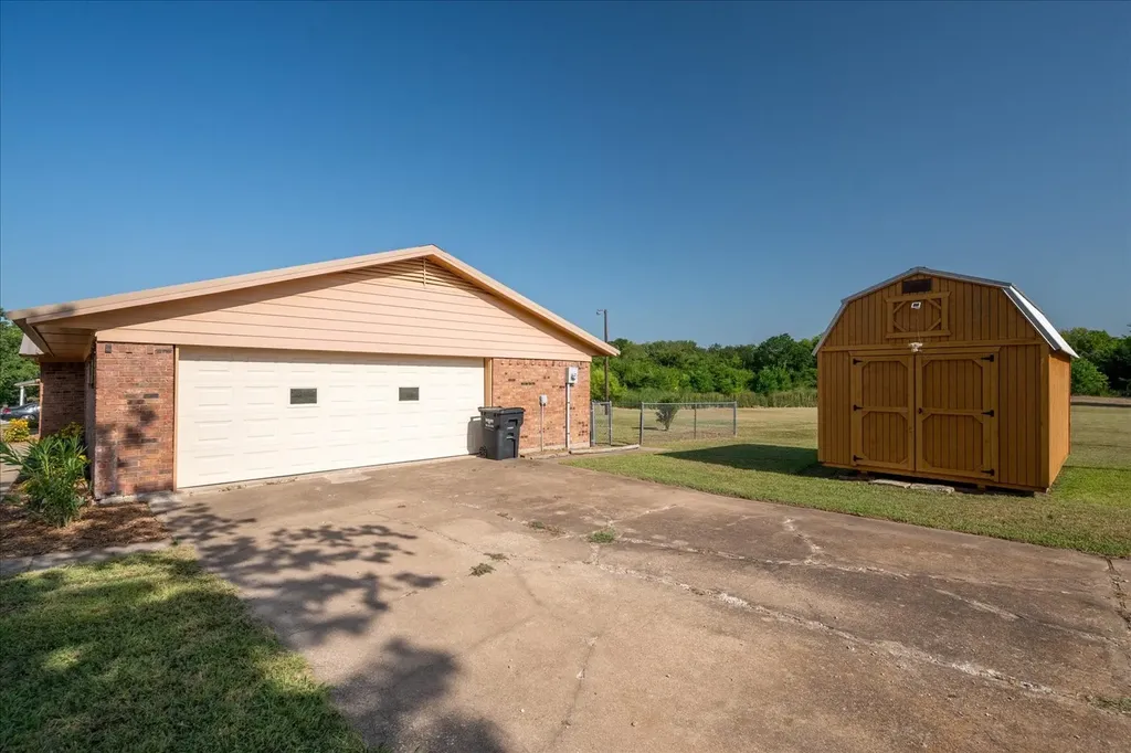 3168 County Road 2182 Greenville TX 75402