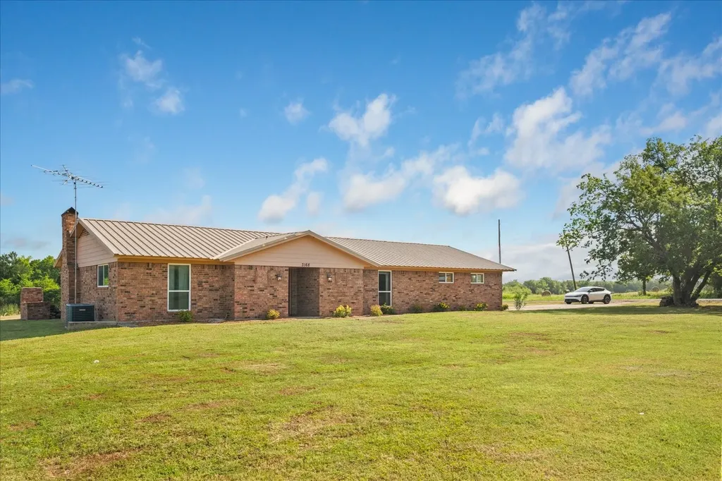 3168 County Road 2182 Greenville TX 75402