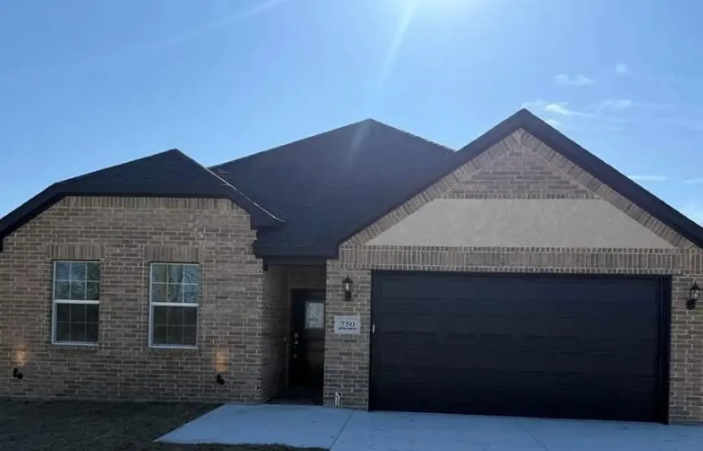 750 Section House Road Alma TX 75119