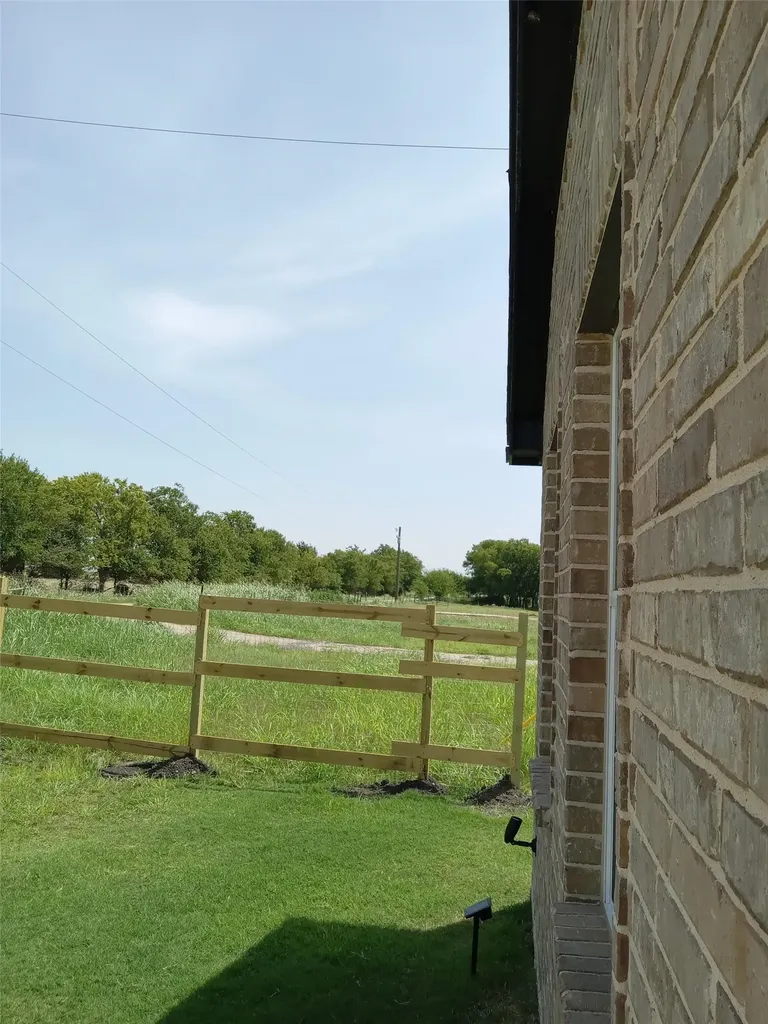 750 Section House Road Alma TX 75119