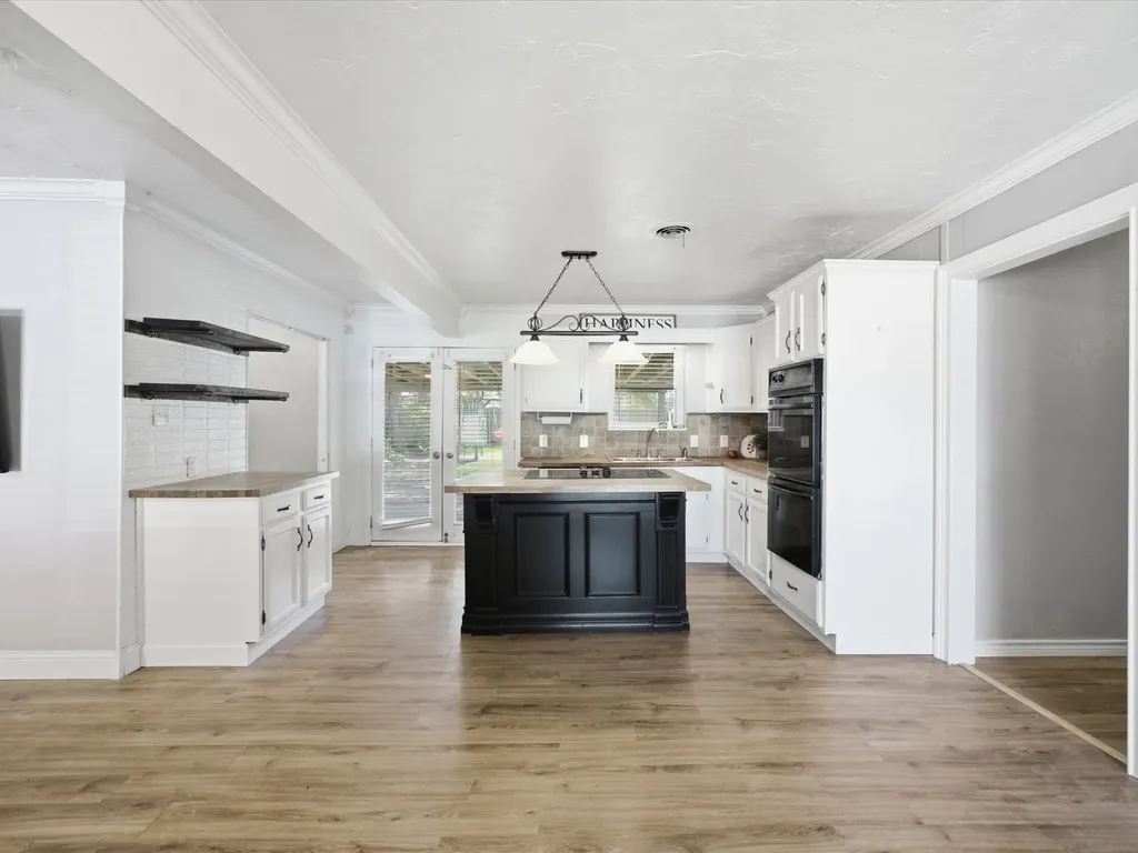828 Billie Ruth Lane Hurst TX 76053