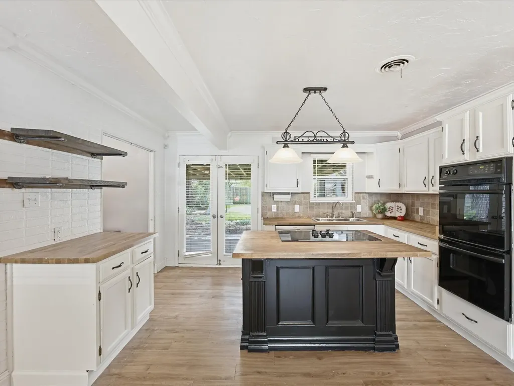 828 Billie Ruth Lane Hurst TX 76053