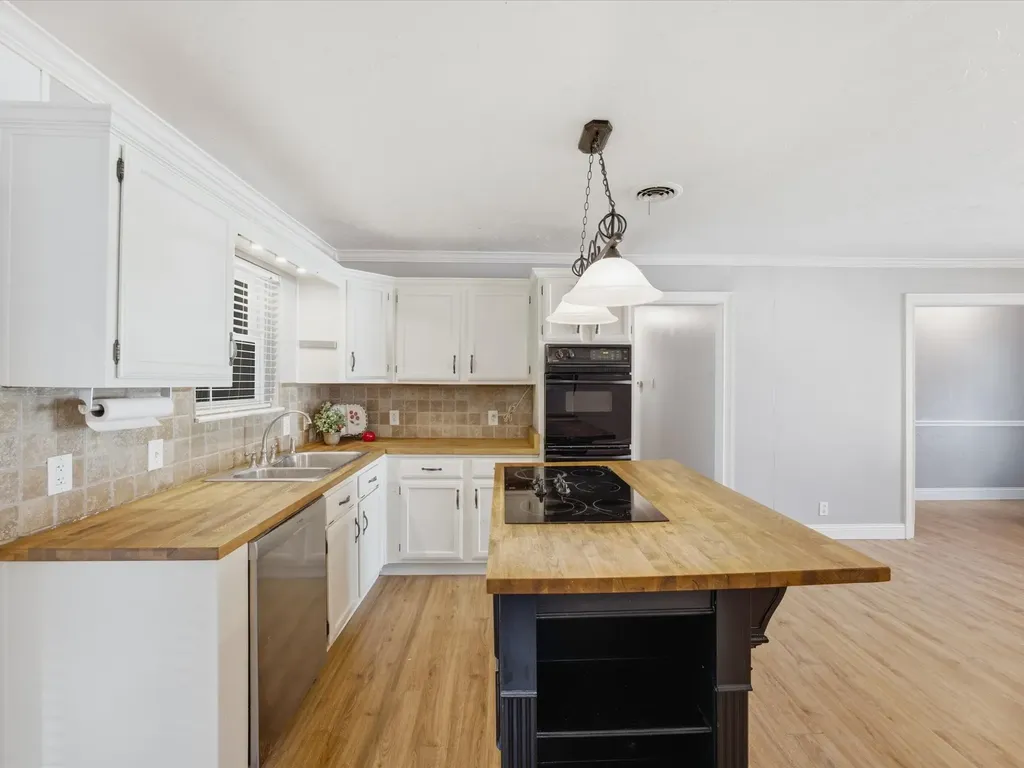 828 Billie Ruth Lane Hurst TX 76053