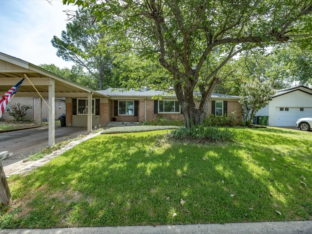 828 Billie Ruth Lane Hurst TX 76053