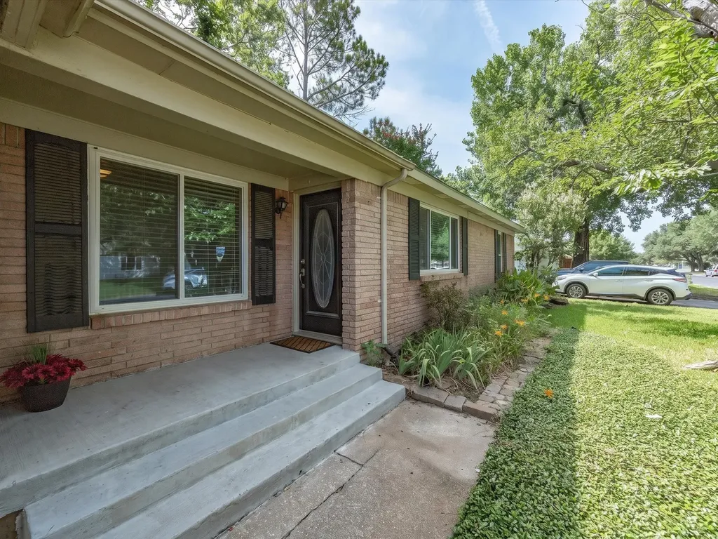 828 Billie Ruth Lane Hurst TX 76053