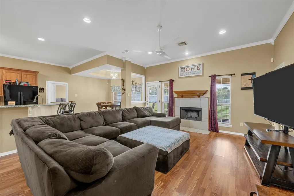 608 Pebble Creek Drive Hewitt TX 76643